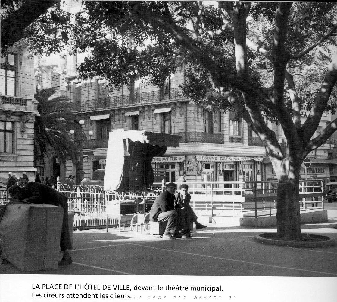 PA i- 19- Place d'armes animee.JPG